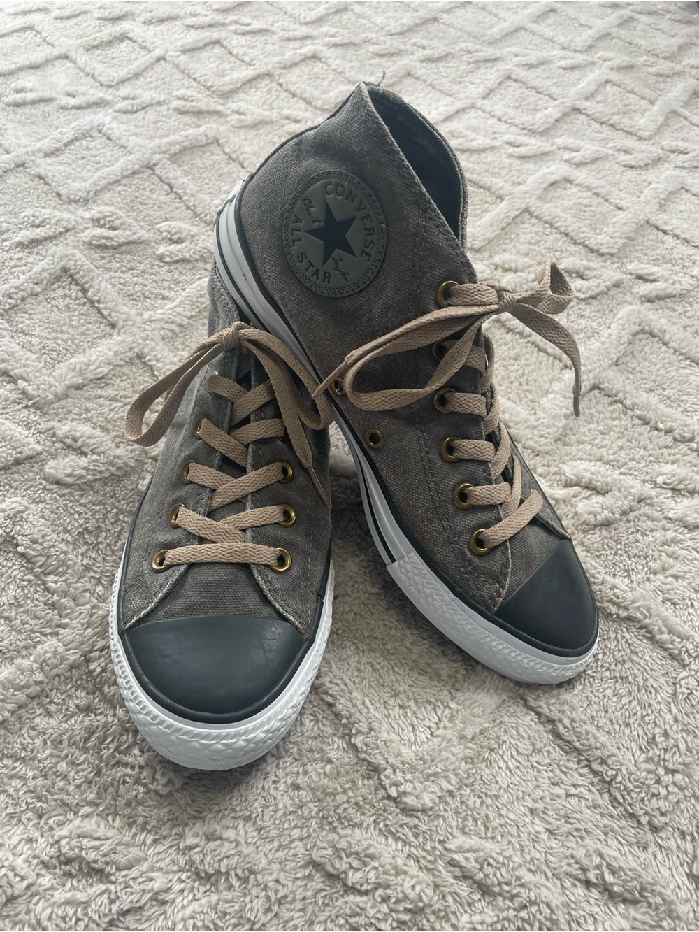 Converse Low Top Sneakers in Brown with Tan Laces Unisex Size M6 W8